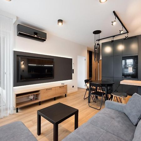 Zoliborz Obsidian Apartment وارسو المظهر الخارجي الصورة